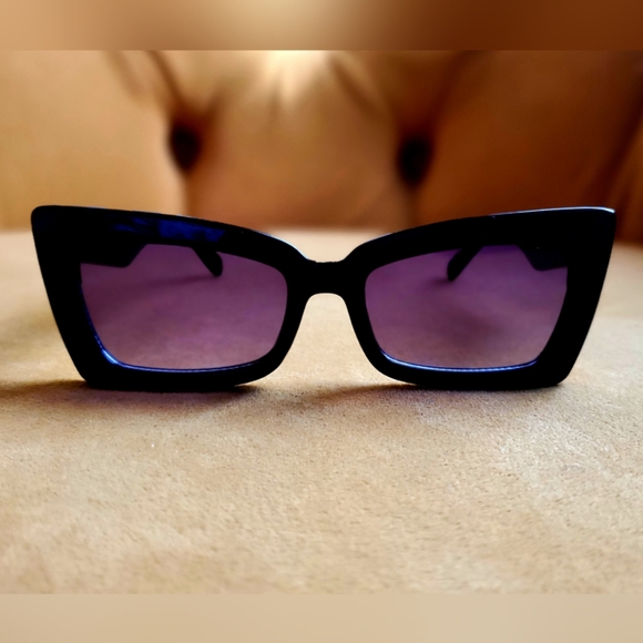 Fashion Cat Eye Sunglasses- Black - Picture 5 of 5